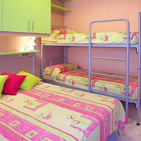 Paola, Ground-floor Flat, With Free Wi-fi, Parking, Terrace, And Town Centre Within Walking Distance * 比比翁