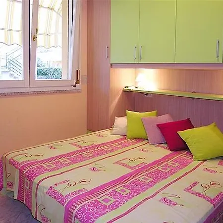 公寓 Paola, Ground-floor Flat, With Free Wi-fi, Parking, Terrace, And Town Centre Within Walking Distance 比比翁